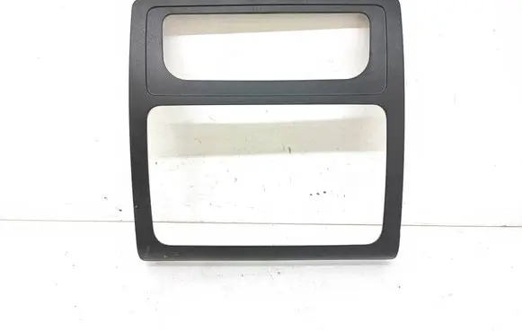 Volkswagen Caddy Radio/GPS head unit trim 2K5858061A
