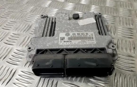 Volkswagen Golf Plus Engine control unit/module 03L906021QA