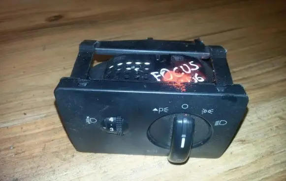 Ford Focus Light switch