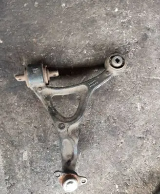 Volvo XC90 Front lower control arm/wishbone 8646613
