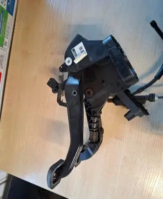 Mercedes-Benz A W169 Clutch pedal A1692900801