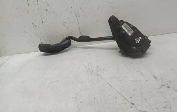 Volkswagen PASSAT B5 Accelerator throttle pedal 8E2721523 6PV00777008