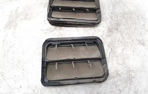 Renault Koleos I Quarter panel pressure vent 7700838358