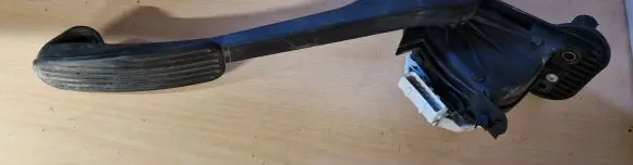 Volvo XC70 Accelerator throttle pedal 9498821