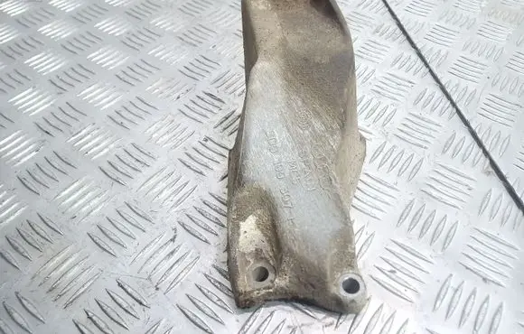 Audi A4 S4 B5 8D Engine mounting bracket 8D0199307H