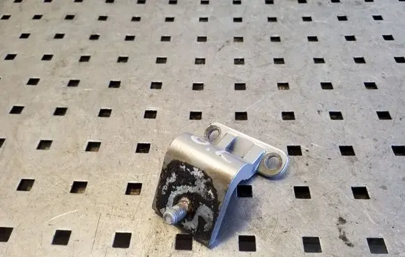 Volkswagen Golf VI Tailgate/trunk/boot hinge
