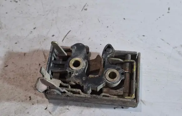 Volkswagen Golf II Front door lock 191837016