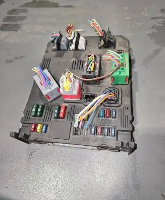 Peugeot Partner Fuse module S118085320A 9649627780
