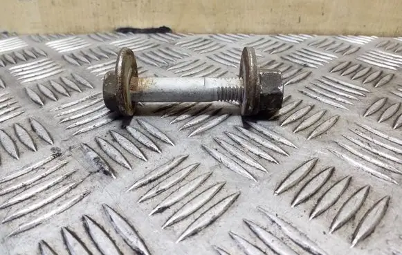 Chevrolet Captiva Rear suspension camber bolt 