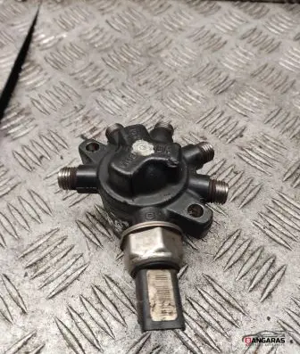 Ford Focus Fuel main line pipe 1050