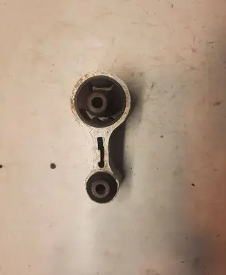 Mazda 6 Engine mount bracket