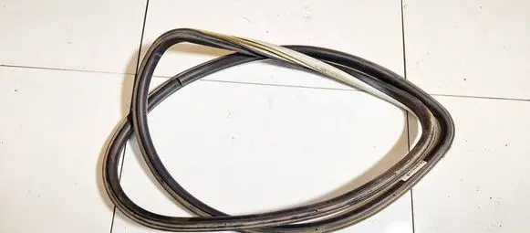 Skoda Fabia Mk1 (6Y) Rubber seal front coupe door 