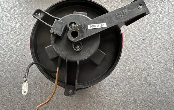 Nissan Patrol 260 Heater fan/blower 27220G9612