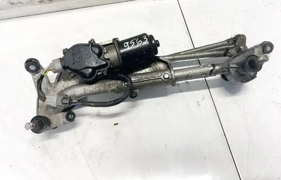 Honda CR-V Front wiper linkage and motor