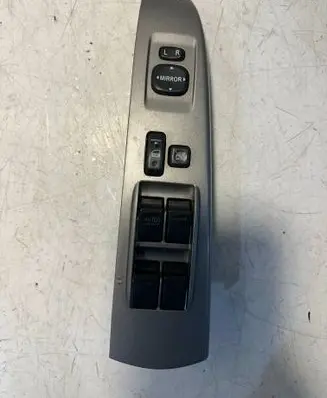 Toyota Prius (NHW20) Electric window control switch 8482047021