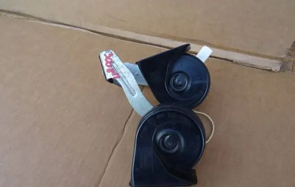 Peugeot 3008 II Horn signal 9815870780 1540M16