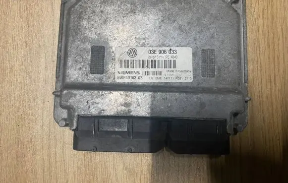 Volkswagen Polo Engine control unit/module 5WP4016303 03E906033