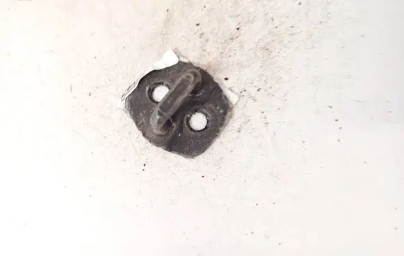 Nissan Note (E11) Front door lock loop/hook striker 