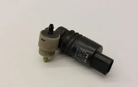 Volkswagen Tiguan Windscreen/windshield washer pump 1K6955651