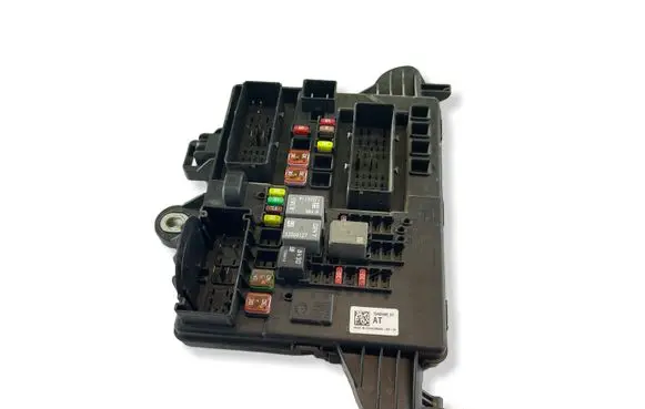 Opel Insignia A Fuse module 13485565