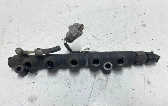 Toyota Avensis Verso Fuel main line pipe