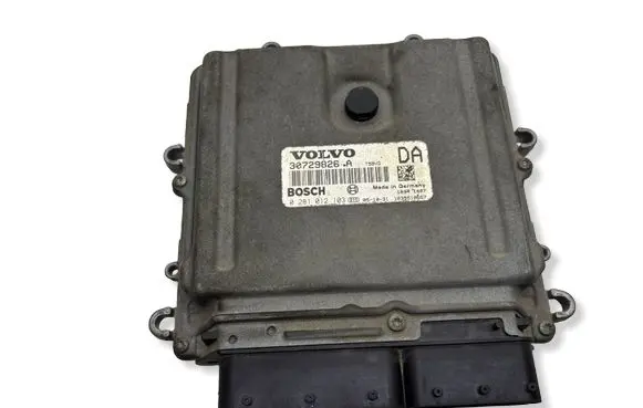 Volvo XC70 Engine control unit/module 30729826A