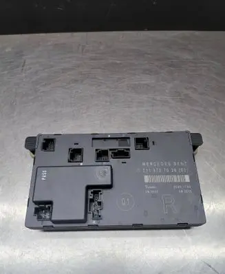 Mercedes-Benz E W211 Door control unit/module 2118707026