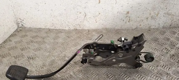 Toyota Auris 150 Clutch pedal 3130112520 5510712300