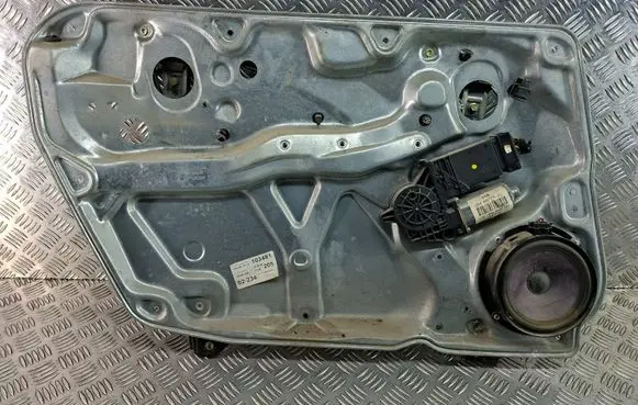 Volkswagen PASSAT B5 Front door window regulator with motor 3B4837751