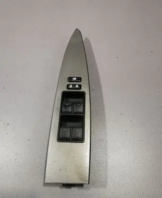 Toyota Avensis T270 Electric window control switch 8404005020