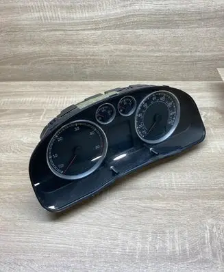 Volkswagen PASSAT B5.5 Speedometer (instrument cluster) 3B0920929C MPH