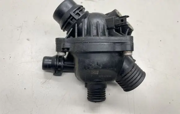 BMW 6 E63 E64 Thermostat/thermostat housing 7549476