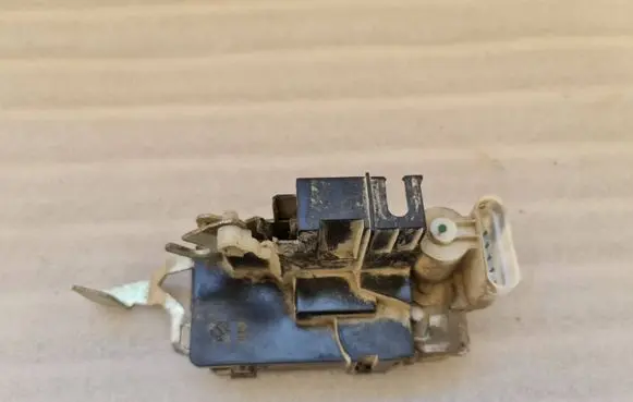 Peugeot Boxer Front door lock 