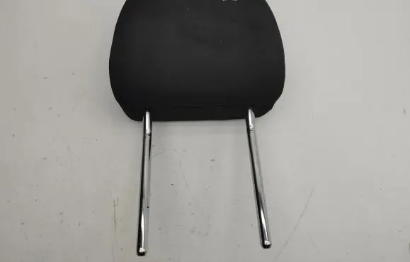 Volkswagen Tiguan Front seat headrest 