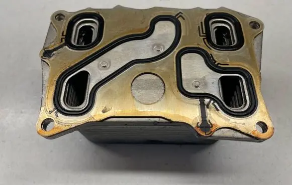 Mercedes-Benz S C217 Oil filter mounting bracket A2781880201 2781880201