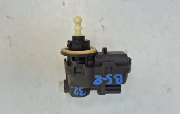 Renault Captur II Headlight level adjustment motor 260564014R.BSP