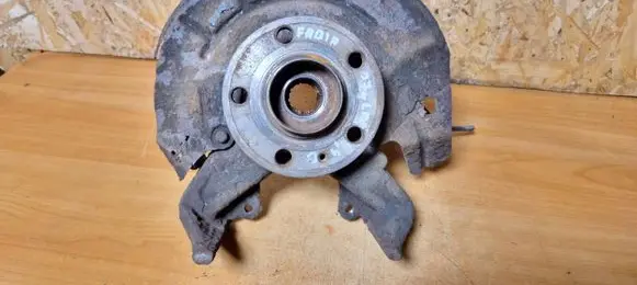 Skoda Fabia Mk2 (5J) Front wheel hub 6R0615311