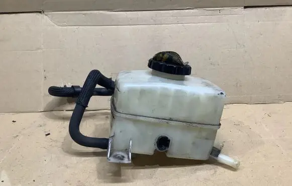 Brake fluid reservoir
