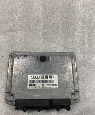 Audi A4 S4 B5 8D Engine control unit/module 038906018S 0281001721