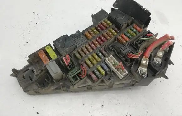 BMW 5 E60 E61 Fuse module 690660104 6906601