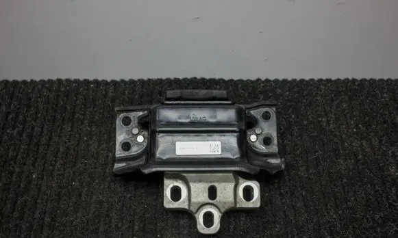 Audi Q3 F3 Engine mount bracket 5QA199555F