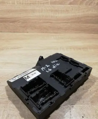 Mazda 2 SAM control unit dl4467560c f005v00959