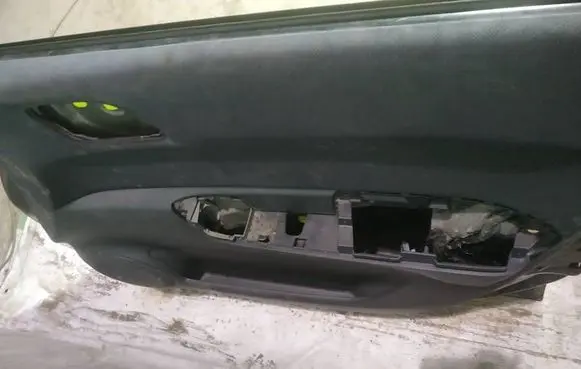 Honda FR-V Front door card panel trim