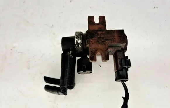 Volvo V50 Turbo solenoid valve 9650098380 72832804 04T061