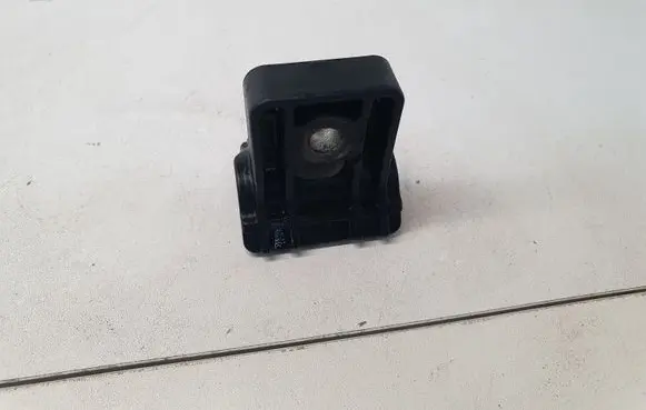 Chevrolet Cruze Radiator mount bracket 13250318