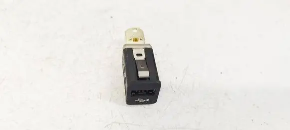 BMW 5 GT F07 USB socket connector 916719601 6131916719601