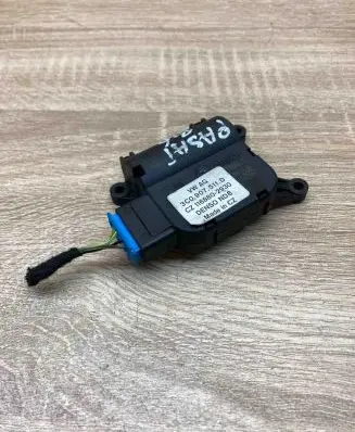 Volkswagen Golf V Air flap motor/actuator 3C0907511D CZ1168802930