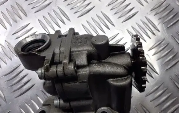 Volkswagen Polo Oil pump chain R045115109A