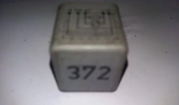 Volkswagen PASSAT B5 Other relay 4D0951253