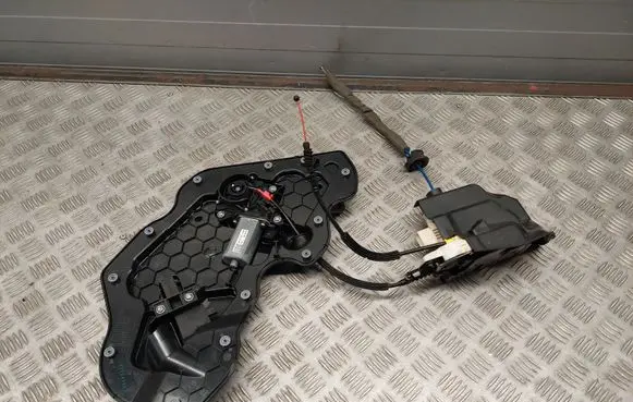 Audi A8 S8 D4 4H Front door soft close latching motor 4H0839015D 4H0839915